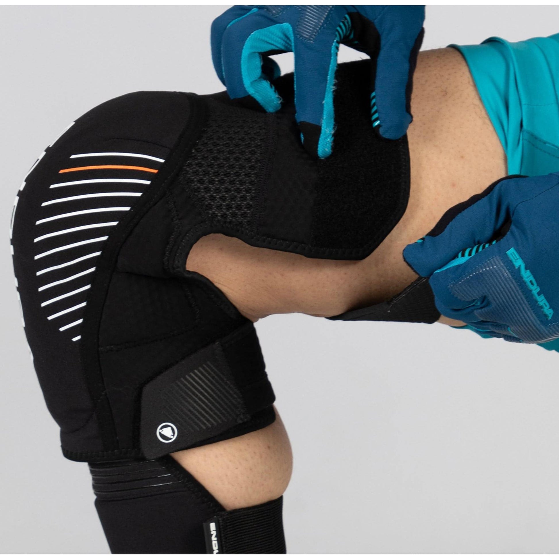 Endura Mt500  Open Knee Pad E1282Bk Details